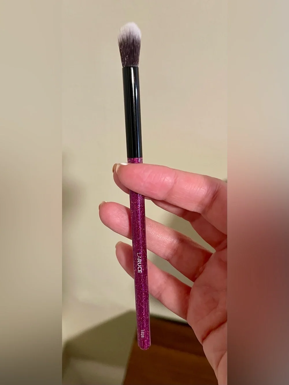 Laruce Beauty Tapered Blending Brush in Fuchsia - NWT